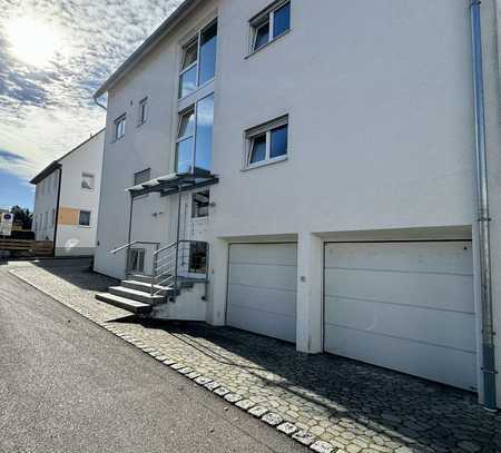 Stilvoll und modern: Traumhafte 3-Zimmer-Erdgeschosswohnung (Hochparterre) mit Terrasse und Garage!