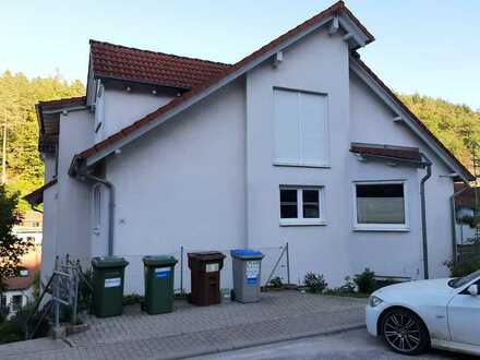 Schöne Wohnung mit zweieinhalb Zimmern, Balkon und EBK in Schriesheim-Altenbach