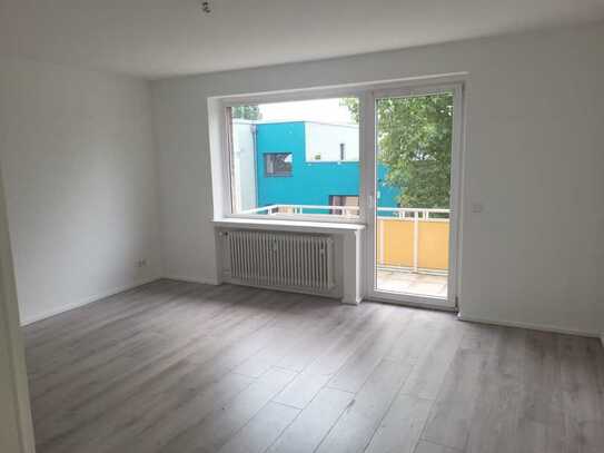 Erstbezug nach Top-Renovierung, 3,5-Zi.-Woh., 82 m², Balkon