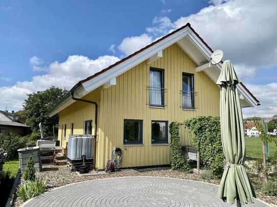 ***Schöner Wohnen in Kettershausen***
Einfamilienhaus mit 2 Carports