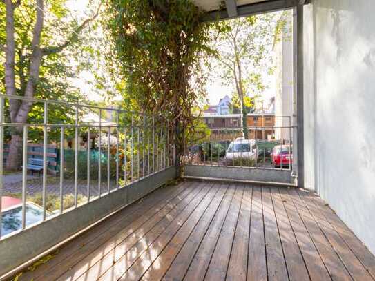 Geräumige Hochparterre-Altbauwohnung mit Balkon und Stellplatz in der Nordvorstadt