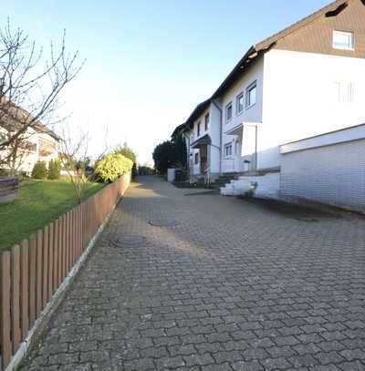 Reihenmittelhaus mit südausgerichteten Garten, Balkon, Kamin, Einzelgarage in Lützenkirchen!