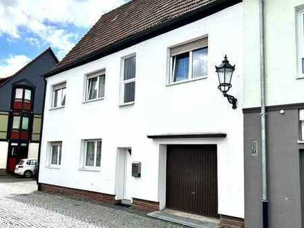 Zweifamilienhaus mit Terrasse und Garage in Innenstadtlage**