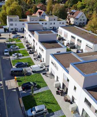 Reihenhaus in Stadtrandlage mit Dachterrasse und Garten