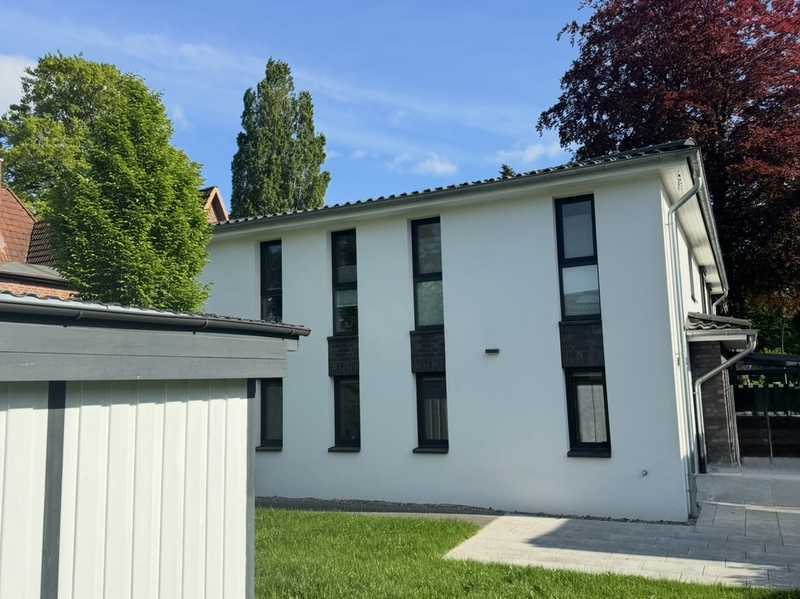 Neuwertige moderne KfW-55 Doppelhaushälfte | PV + Speicher | Wallbox | 2x Carport | provisionsfrei