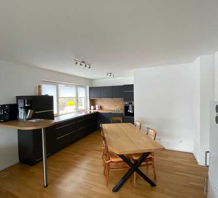 Exklusive, neuwertige 4-Zimmer-Wohnung mit Balkon, Bergblick und Einbauküche in Rosenheim