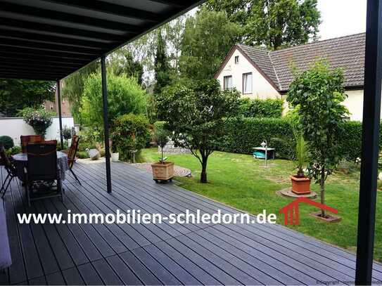 Hochwertiges Mehrgenerationenhaus mit sehr schönem Garten und Garage in Oberhausen Buschhausen