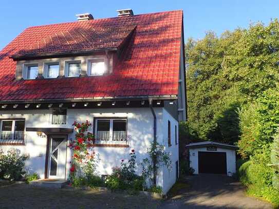 2-Zimmer-Wohnung mit Balkon und Garage in Zweifamilienhaus am Waldrand