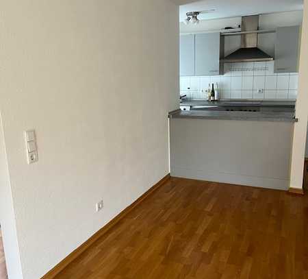 Ansprechende 1,5-Zimmer-Wohnung mit geh. Innenausstattung mit Balkon und EBK