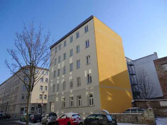 Helle Dachgeschosswohnung mit Balkon