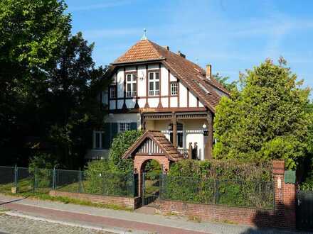 Wertsteigende RARITÄT! Einmalig-schöne Liebhaber-Villa im Grünen Berlins, Kulturdenkmal von 1898