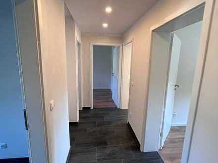 Erstbezug nach Sanierung: freundliche 3-Zimmer-Erdgeschosswohnung mit Balkon/Loggia