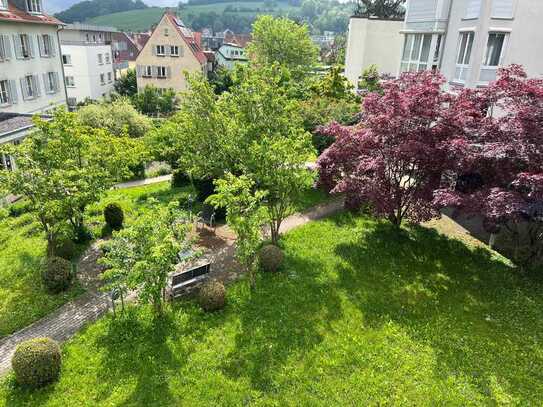 Helle 2-ZW im betreuten Wohnen am Karolinenstift, Balkon, Parkett, TG-Stellplatz, tolle Aussicht