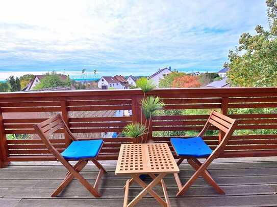 große DG Wohnung mit Ausblick und Einbauküche