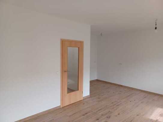 Moderne 2-Zimmer-Whg. Hochparterre - Erstbezug nach Kernsanierung - am Waldrand gelegen - Balkon