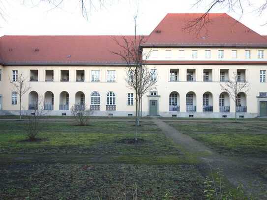 Ruhige nach Süd-West ausgerichtete 3-Zi.-Hochparterre-Wohnung inkl. Loggia und Stellplatz