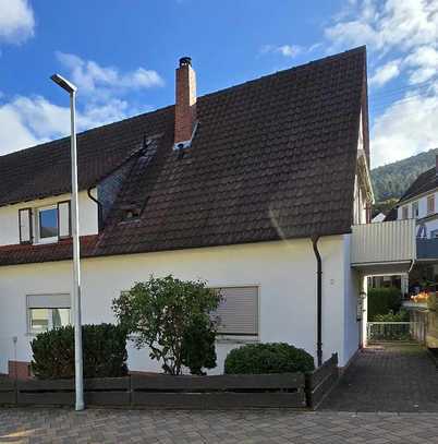 Modernisierte 3 Zimmer Wohnung mit Balkon in begehrter Lage in Lambrecht