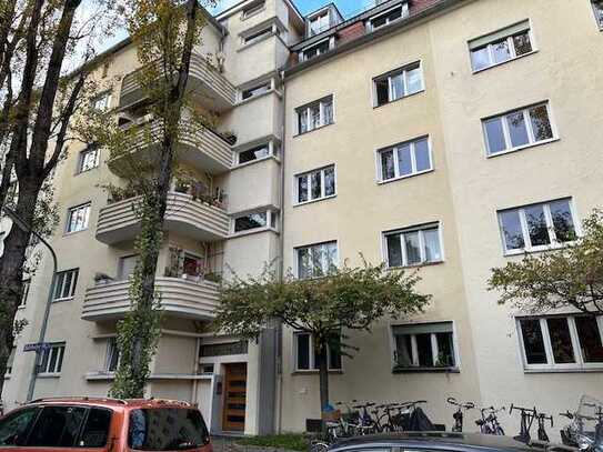 Stilvolle 2,5-Zimmer-Wohnung mit Balkon in München Schwabing