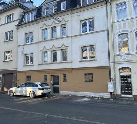 Erstbezug nach Sanierung mit Balkon und EBK: Freundliche 4-Zimmer-Terrassenwohnung in Siegen