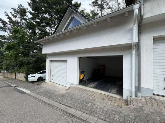 Große Garage