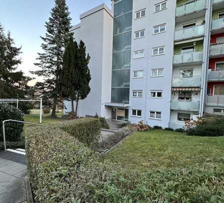 Schöne 2-Zimmer-Wohnung mit Balkon, Einbauküche und Garage in Waiblingen