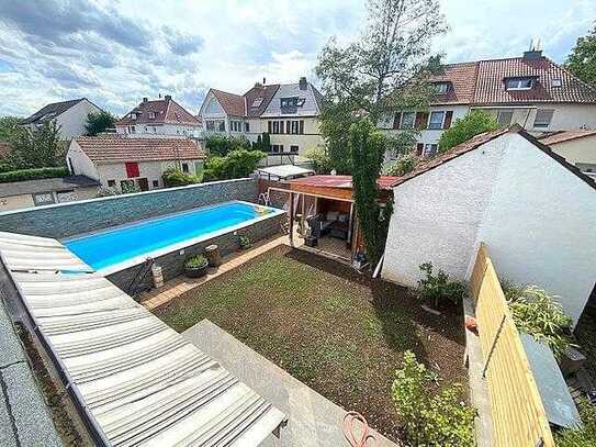 Modernes Zweifamilienhaus mit Pool und Garten