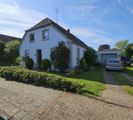 Neuer Preis : Freistehendes Einfamilienhaus mit Garage und großem Grundstück