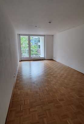 Ruhige 2 Zimmer Wohnung mit Balkon in Bestlage im Westend