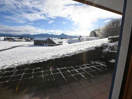 Vollständig renovierte 2-Raum-Wohnung mit Terrasse und Einbauküche in Eisenberg