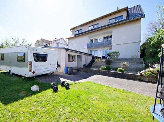 Zwei Wohnungen mit Garage und PKW Stellplatz