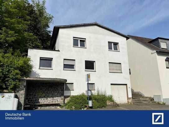 Provisionsfrei !!! Großzügiges Zweifamilienhaus in Sundern erwerben!