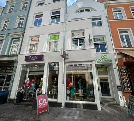 Helle Wohnung mit Einbauküche in der Rostocker Innenstadt