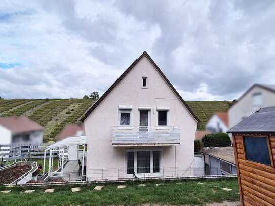 Familienidyll mit viel Platz: Freistehendes Einfamilienhaus mit großem Garten, zwei Terrassen.