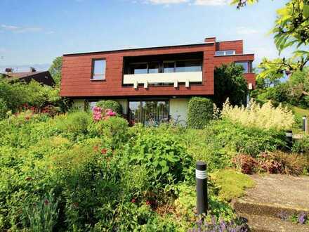 Ein Ort zum Träumen: 6-Zi.-Architektenhaus mit großem Garten und optionalem Baugrundstück