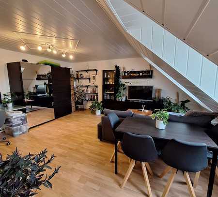 Wunderschöne, sehr helle, komplett neu renovierte Galerie Wohnung (über 2 Etagen) in Aufhausen