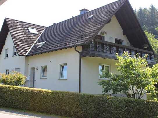 Zweifamilienhaus mit Einliegerwohnung (Vermietung / Büro)