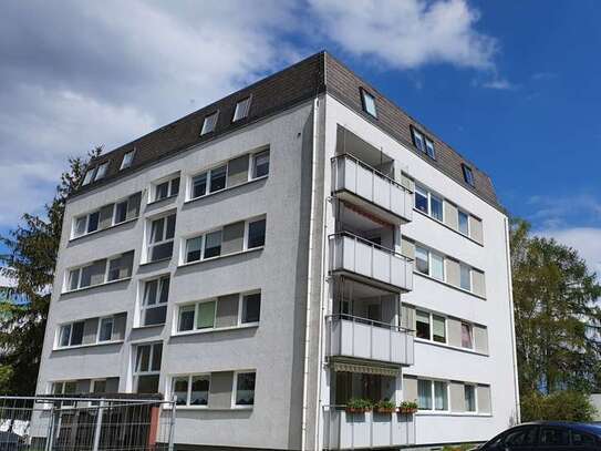 Großzügige 4 Zimmer Wohnung mit Balkon