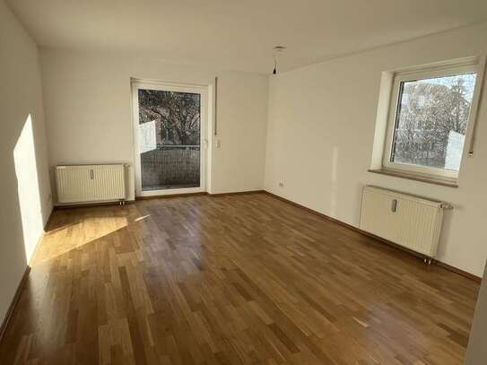 Bezugsfreie attraktive 3-Zimmer-Wohnung mit Süd-Balkon & Stellplatz / Allach Nähe- S-Bahn