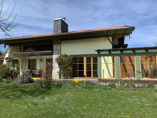 Haus in sehr ruhiger und sonniger Lage mit großem Garten Bergblick und Einliegerwohnung zu vermieten