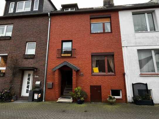 Zweifamilienhaus mit Terrasse in Wilhelmshaven sucht neuen Besitzer