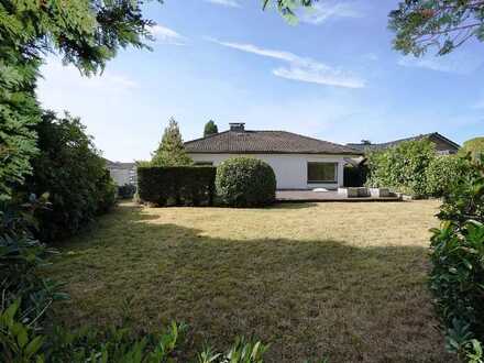 Wohnen auf einer Ebene ! Bungalow mit Pool, Doppelgarage in Odenthal-Glöbusch
