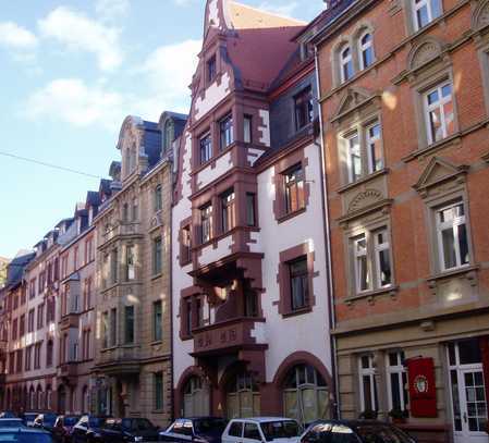 3-Zimmer Maisonette-Altbauwohnung