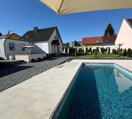 idyllisches Einfamilienhaus mit großem Garten, Garage und Pool