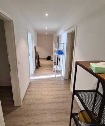 Attraktive und sanierte 4-Zimmer-Wohnung mit Balkon in Pforzheim