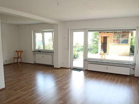 Moderner Wohnkomfort mit Garten! 3- Zimmer- Whng.,Kü. mit EBK,TGL- Bad, Terrasse, Keller, ...