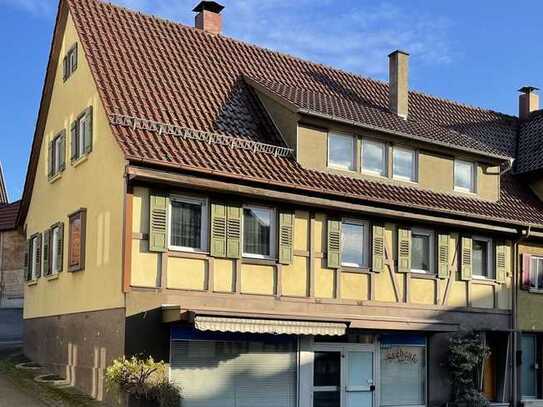 Geräumige, günstige 7,5-Zimmer-Doppelhaushälfte in Schlat