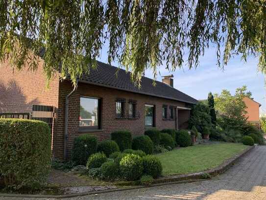 Gepflegtes Einfamilienhaus mit großem Garten und Garage in Straelen-Herongen