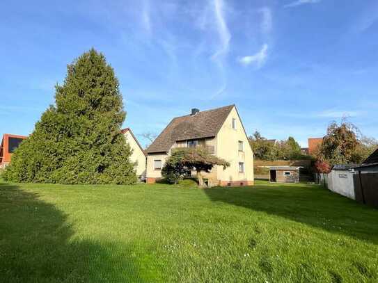 ZWEIFAMILIENHAUS MIT POTENZIAL IN BESTER LAGE VON GIESEN/AHRBERGEN