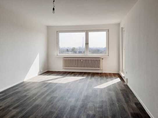 3-Zimmer-Wohnung am Schwarzen Berg, frisch renoviert mit herrlicher Aussicht!