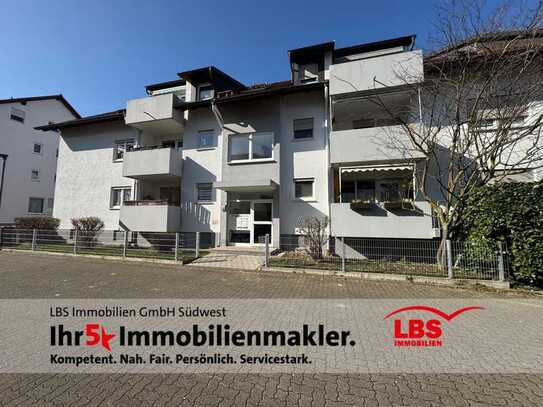 Helle 2,5-Zimmer-Wohnung mit Loggia, Einbauküche und Garage in Freiburg Hochdorf - WG tauglich!